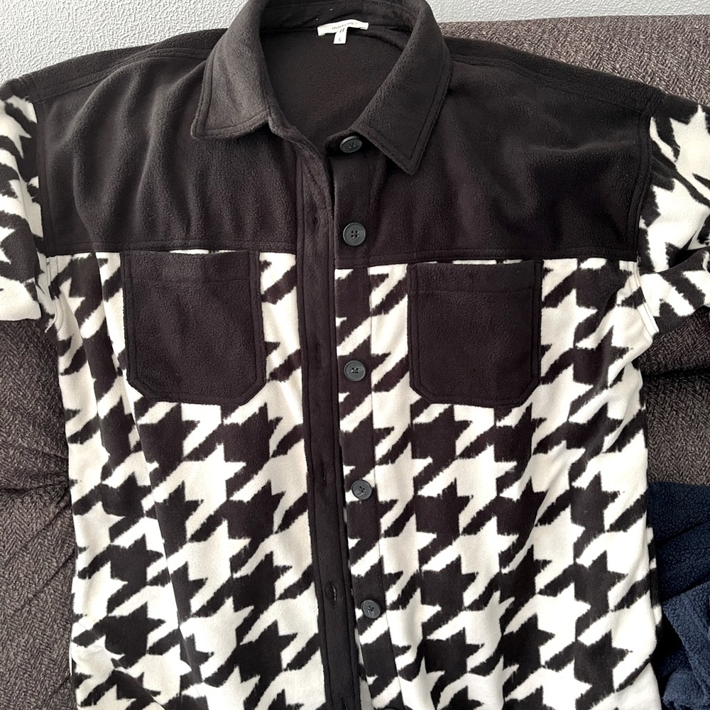 Shacket-Black & White Houndstooth Pattern - Picture 3 of 5